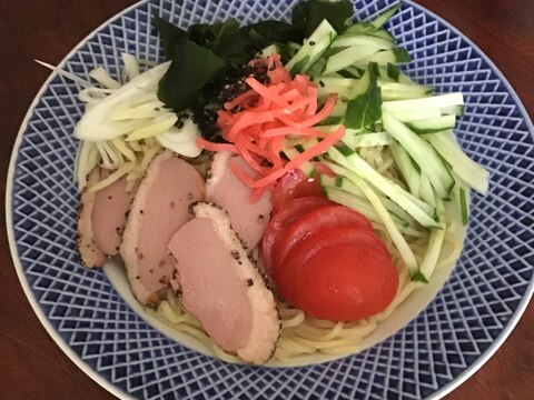 鴨パストラミの冷やし中華。